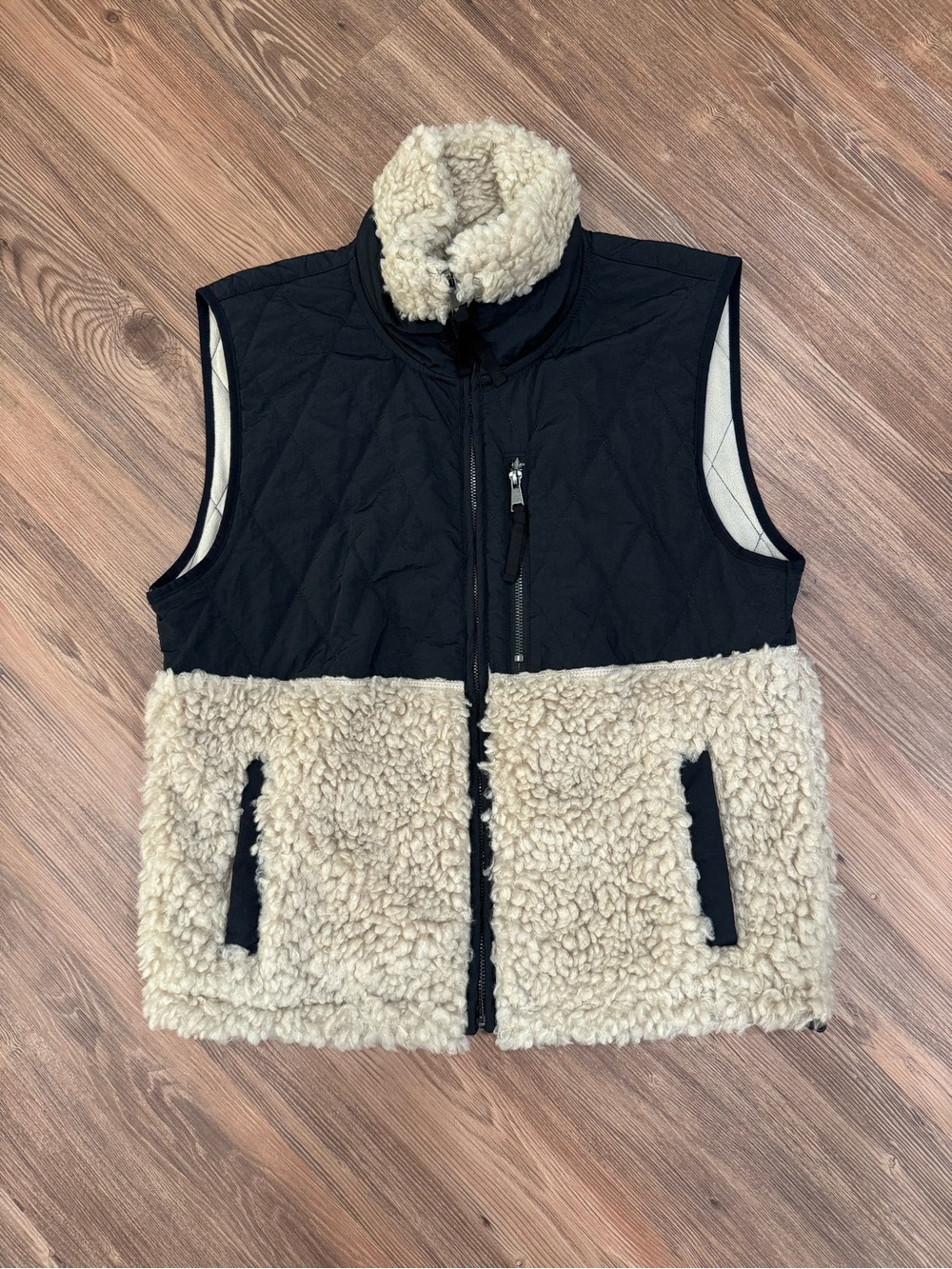 Abercrombie & Fitch Sherpa Vest Beige/Black Size S